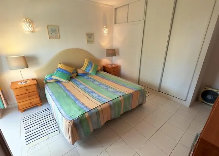 Algarve T1 Apartment W Balcony And Sea View In Armacao De Pera